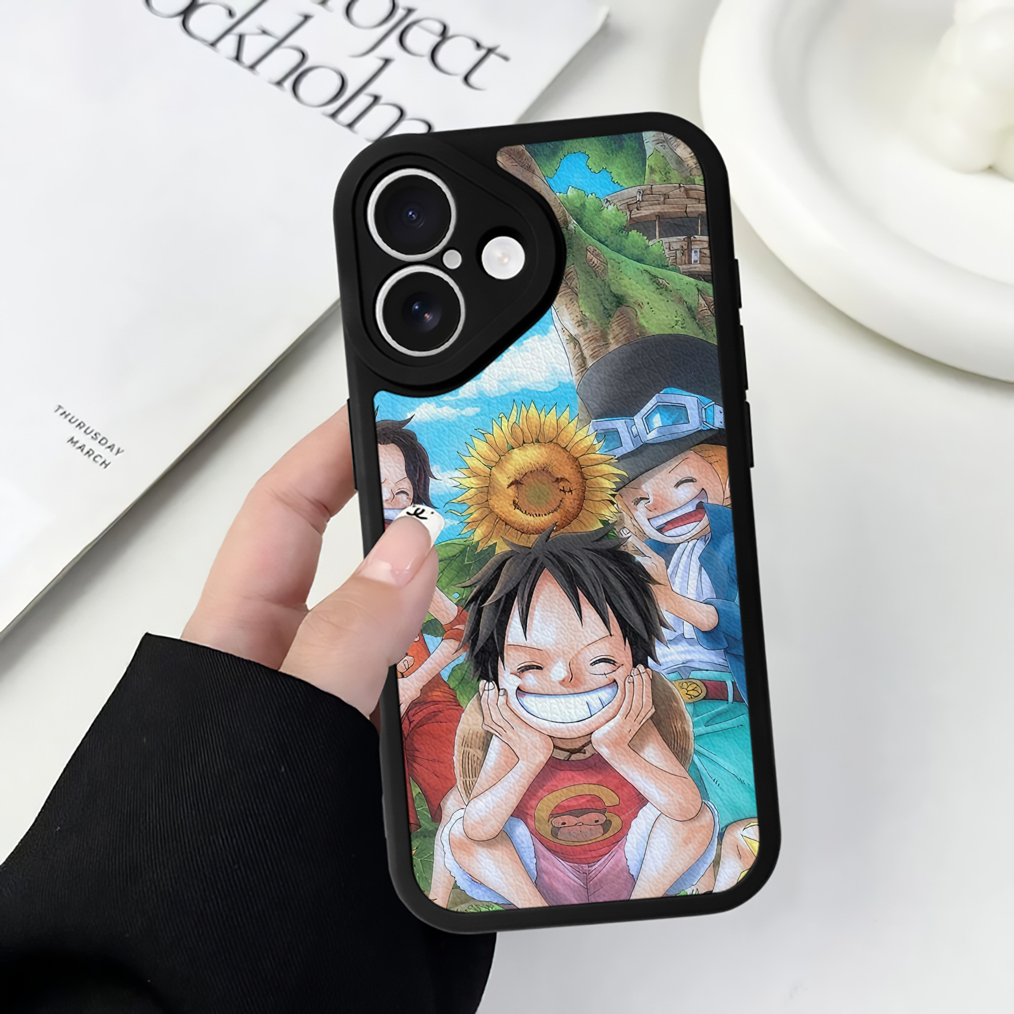 （画像用） ワンピース ONE PIECE 【iPhone 16シリーズ対応】シリコンスマホケース（レザー調） 材質：シリコン